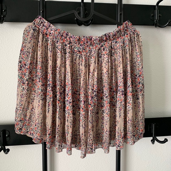 Forever 21 Floral and Flowing Mini Skirt - Picture 2 of 4